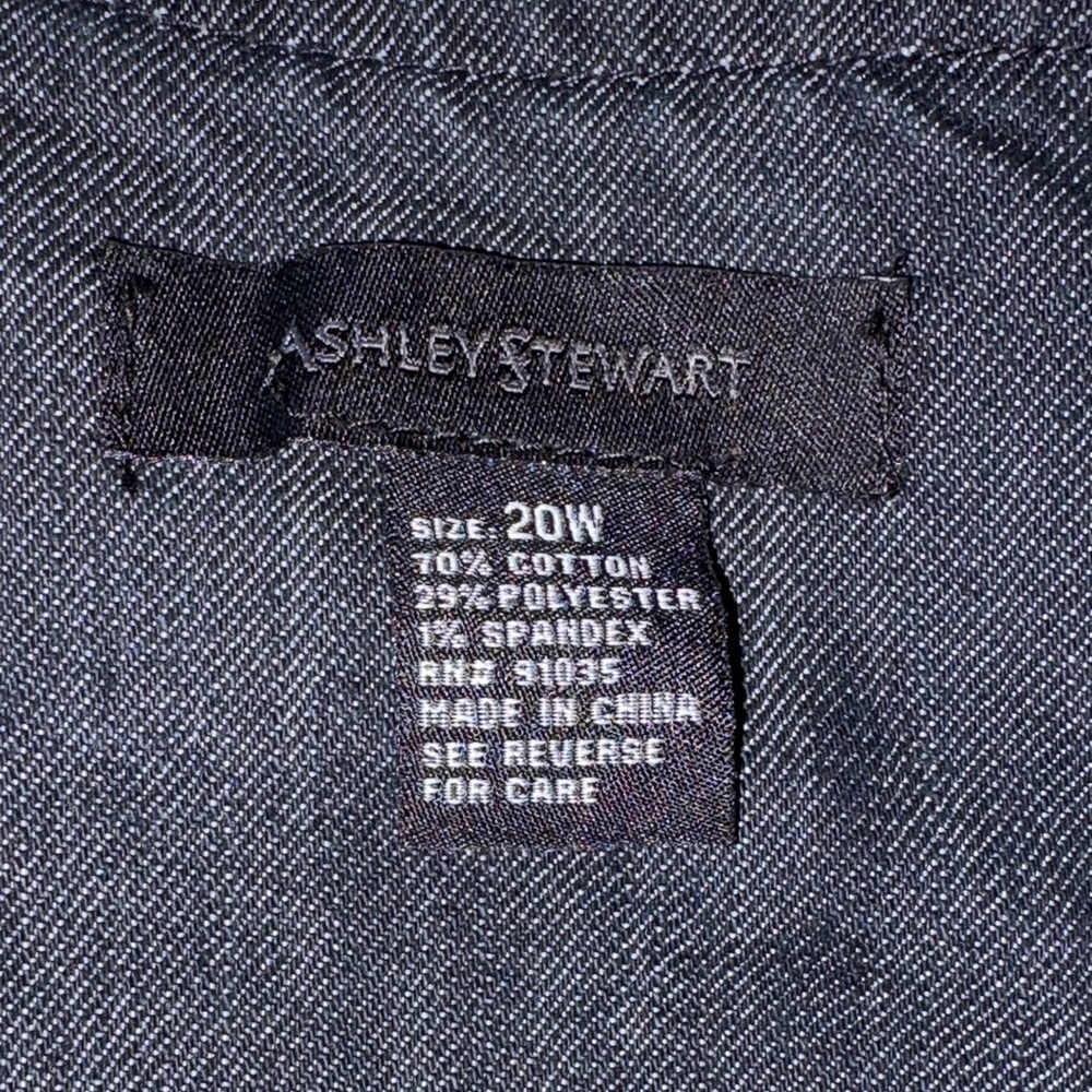 Ashley Stewart Vintage Womenโs Denim Crop Vest - Dark Blue Button Front EUC 20W - Picture 2 of 10